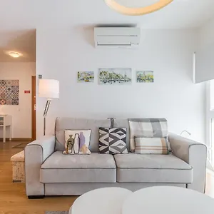 Appartamento Of Principe Real Liberdade In The Heart Of With Private Parking, Lisbona